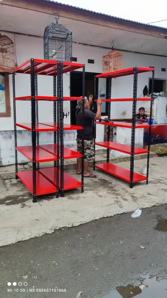 rak besi warna merah bagus pisan