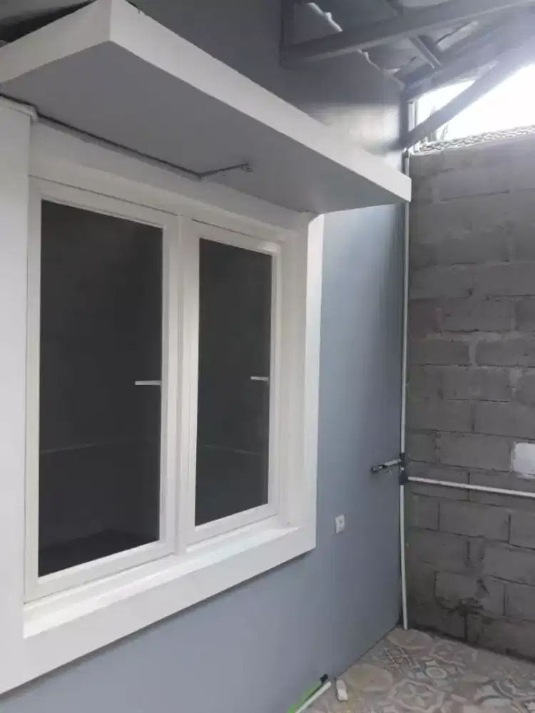 Pintu kaca sekat partisi kaca kusen aluminium salon klinik kecantikan