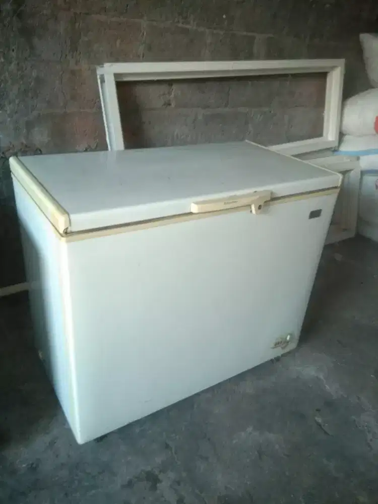 Menerima barang bekas.. Seperti mesin cuci kulkas freezer dll