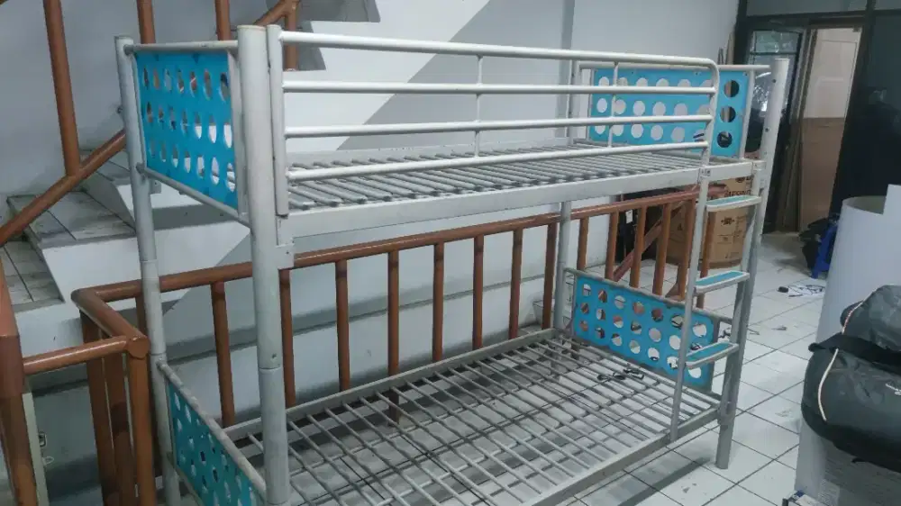 Ranjang kasur 2 tingkat  KNOCK DOWN mantap.