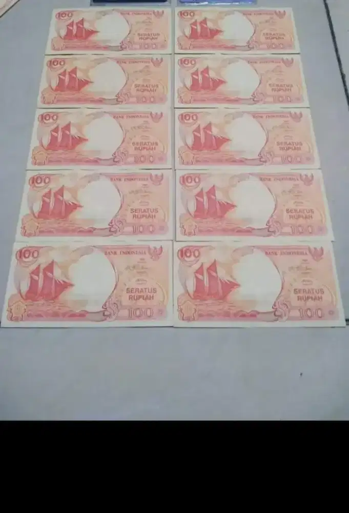 UANG KERTAS GAMBAR PERAHU PINISI.