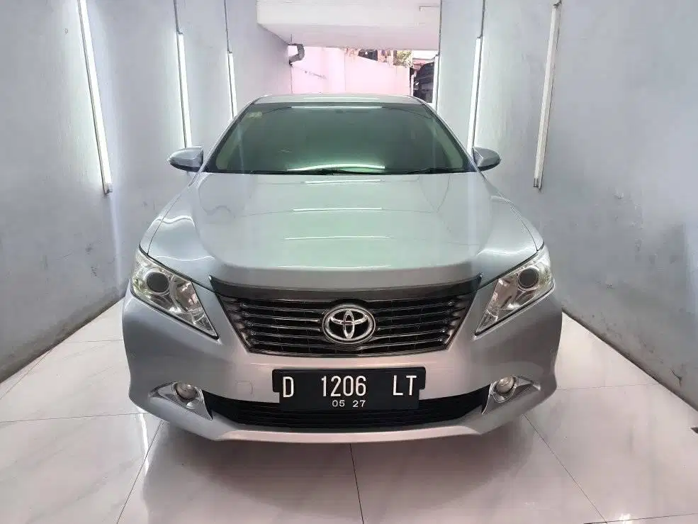 TOYOTA CAMRY V AT 2.5 SILVER 2013 BANDUNG MATIC - Mobil Bekas - 911703646