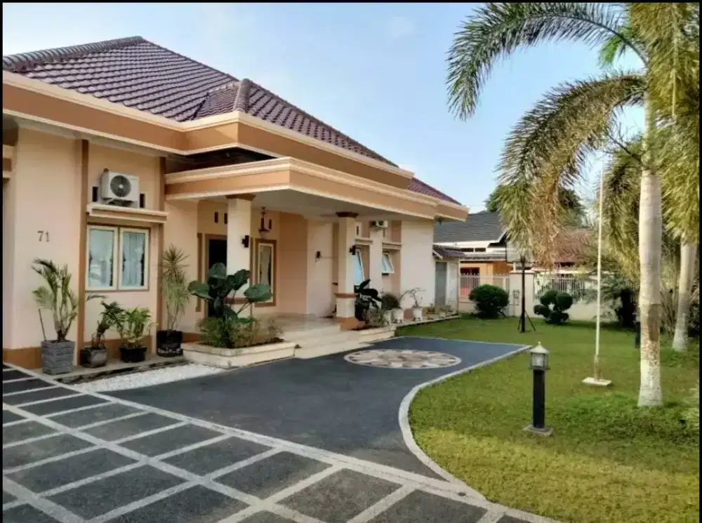 Rumah mewah tengah kota di Seduduk Putih PTC Lt : 875/m2 Harga : 4,6 M