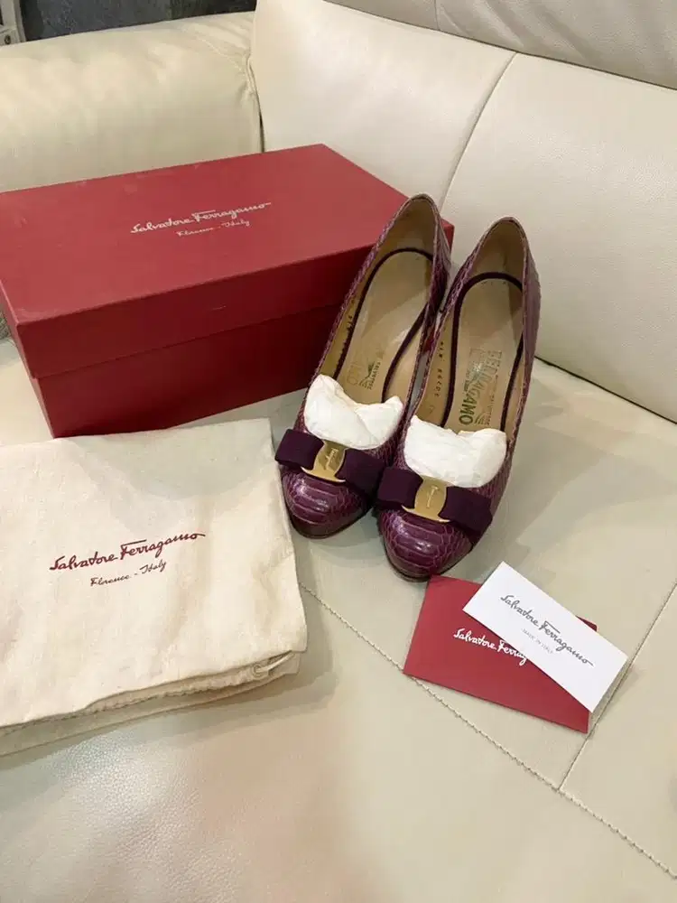 Salvatore Ferragamo heels complete set