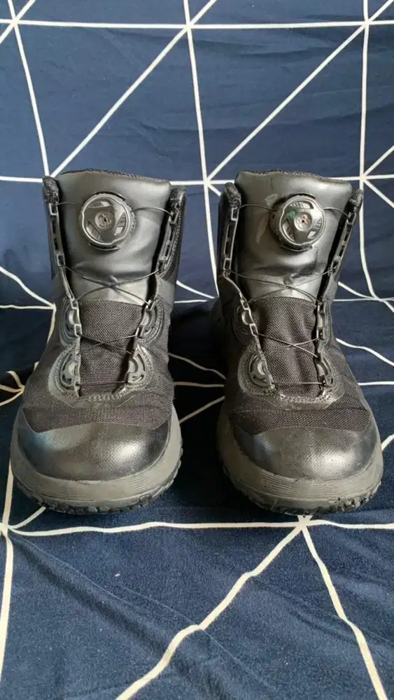 Sepatu Outdoor UNDER ARMOUR TYPE HOVR GTX x MICHELIN Full Black 42,5