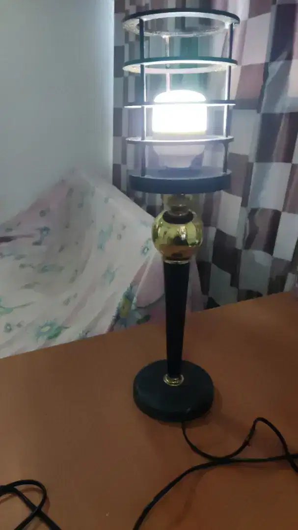 Lampu meja nakas atau sudut