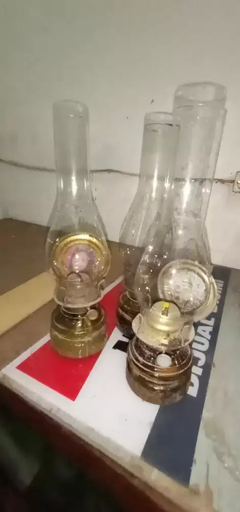 Lampu Minyak Antik