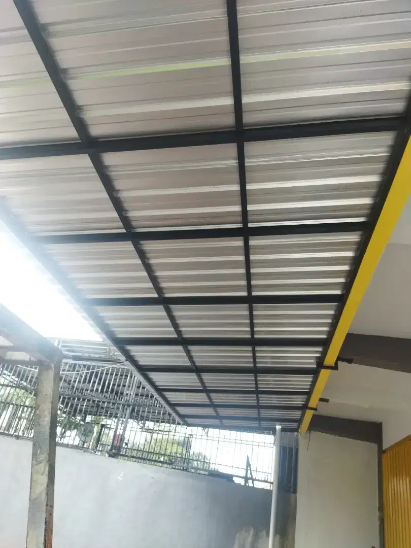 Mengerjakan kanopi pintu gerbang balkon dan relling tangga,,