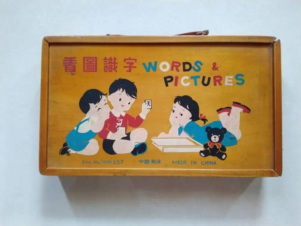 Mainan lawas / jadul belajar huruf