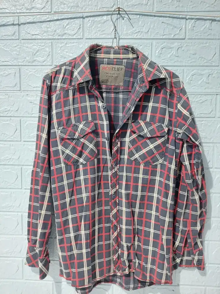 Kemeja RED CLIFF