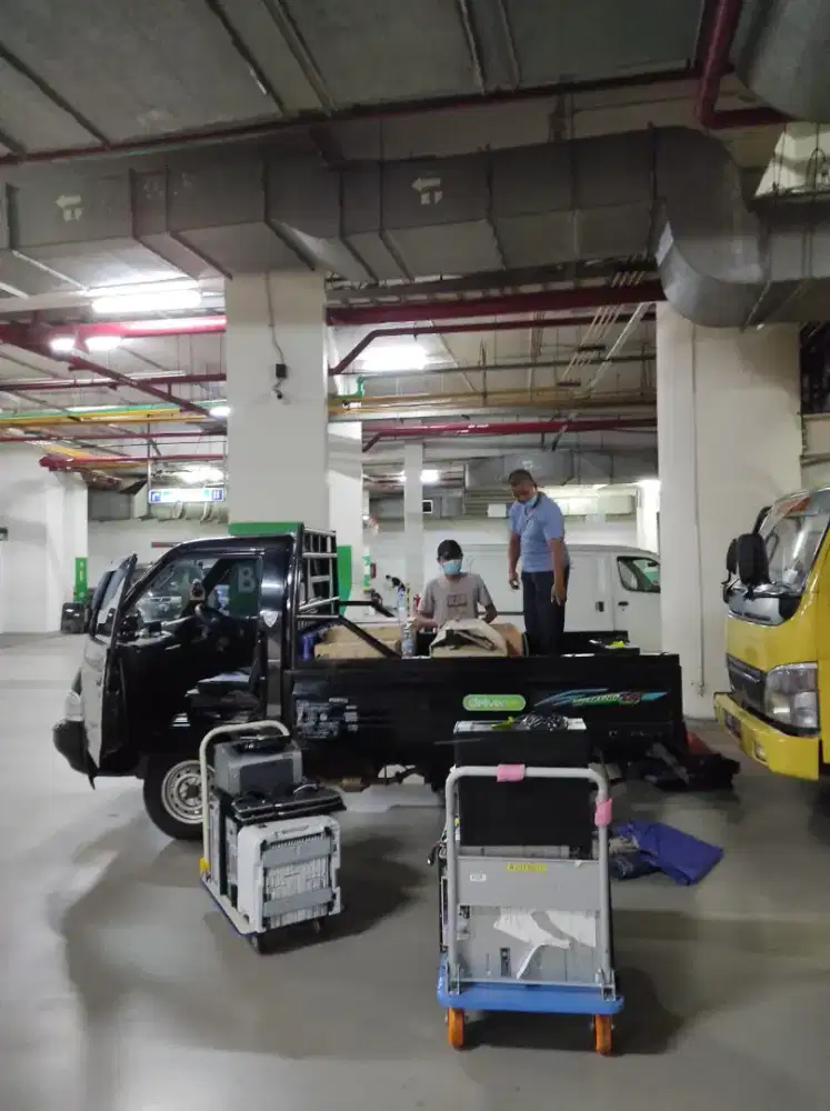 Dibeli laptop komputer bekas kantor