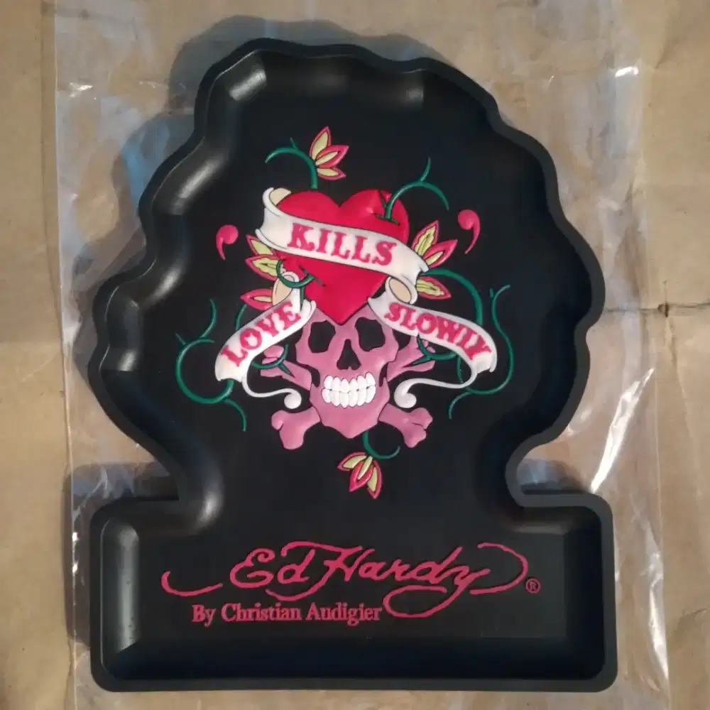 Tatakan Handphone Ed Hardy Original (Vintage)