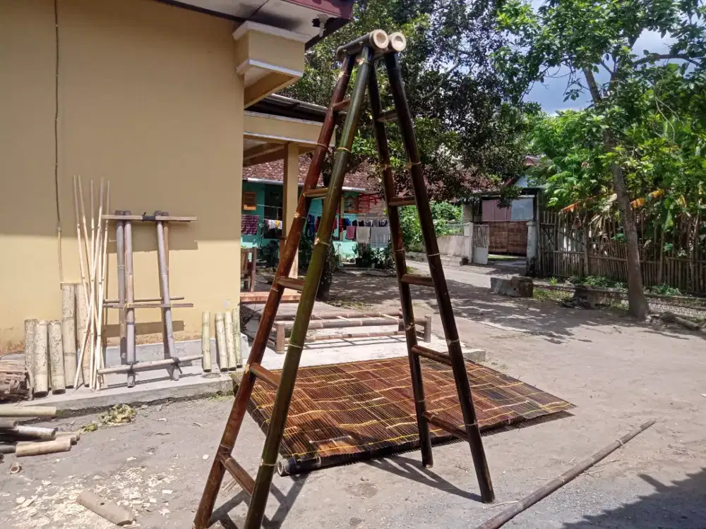 Tangga bambu lipat
