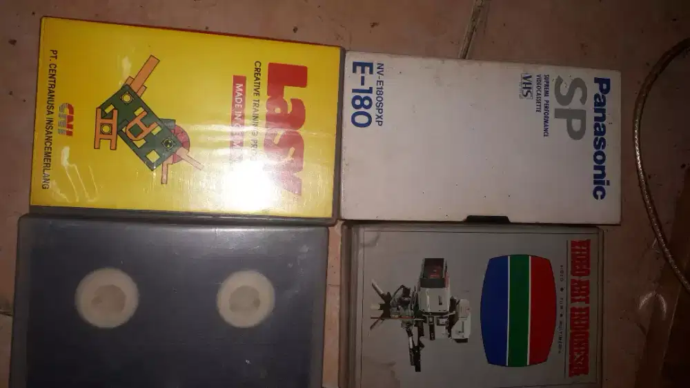 Se bh kaset pita video vhs dan 3 bh betamax sdh ada isi khusus spt br