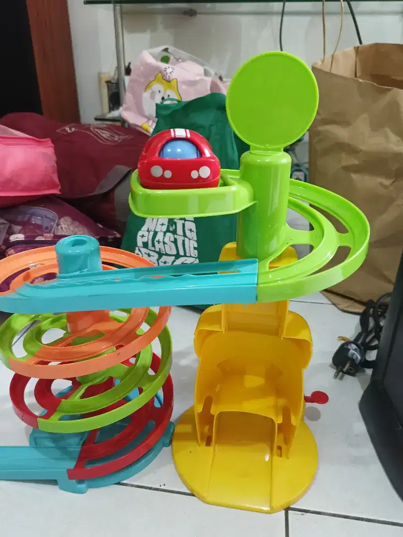 mainan parkiran mobil
