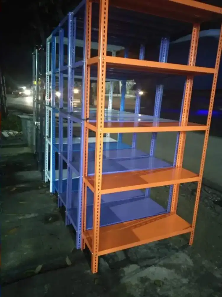 Rak Besi Perlengkapan Toko