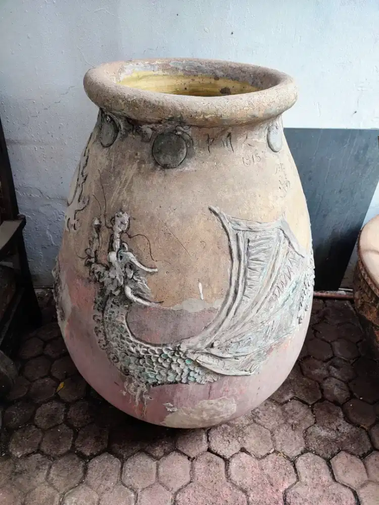 Gentong Antik Ukir Naga
