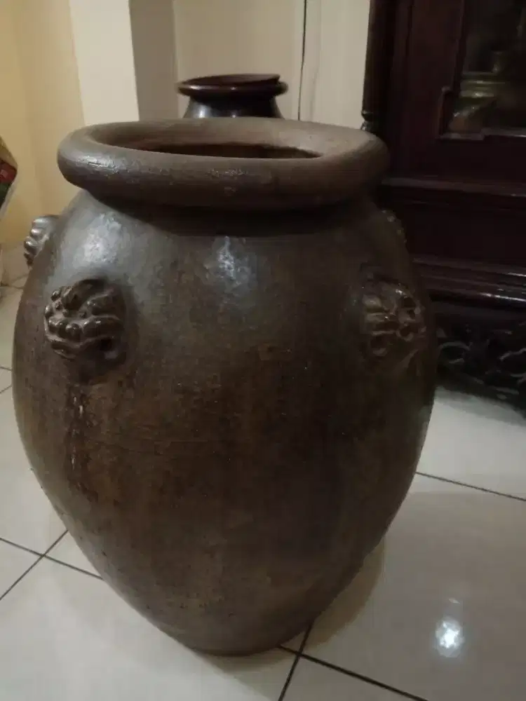 Guci kepala macan antik