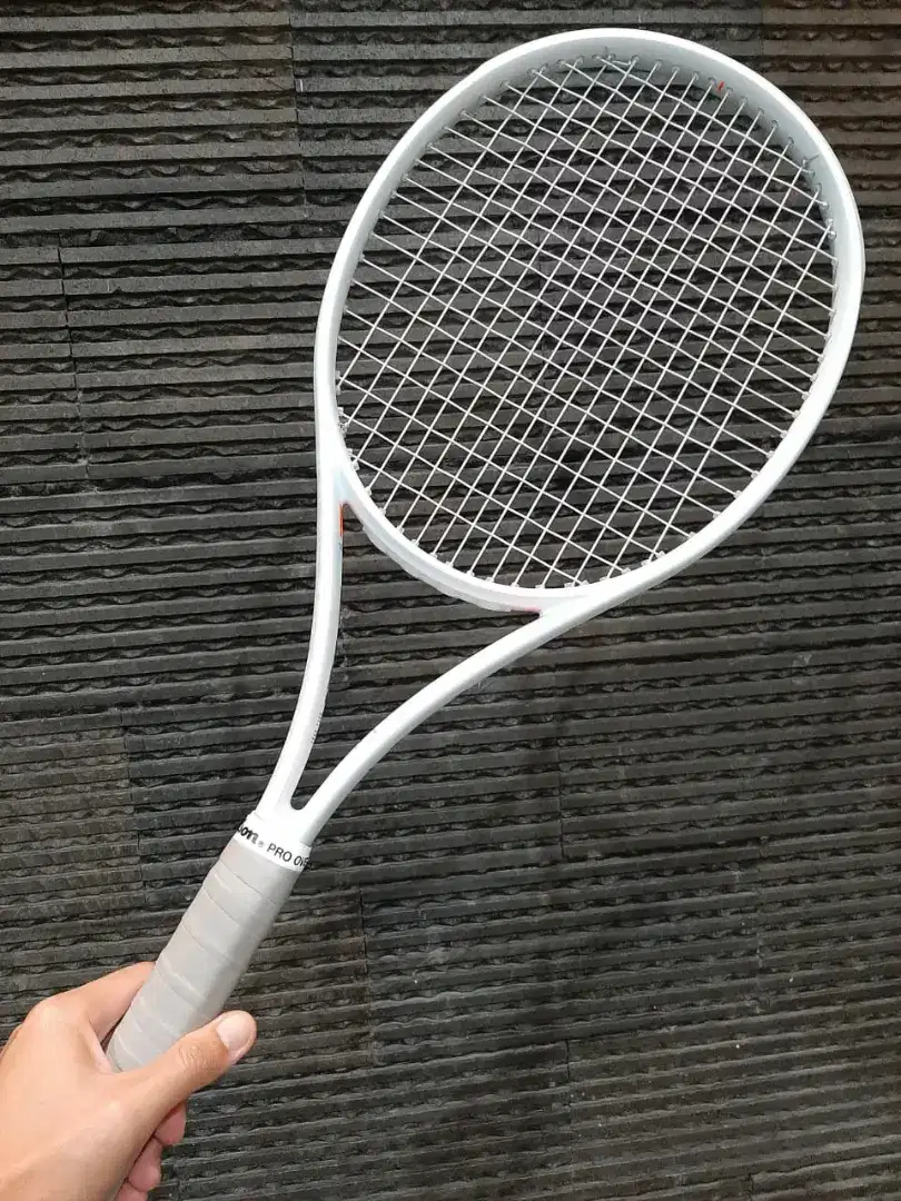 Raket tenis wilson shift v1