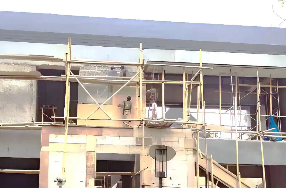 Mengerjakan kontruksi rumah, ruko, rumah petak, dan renovasi total