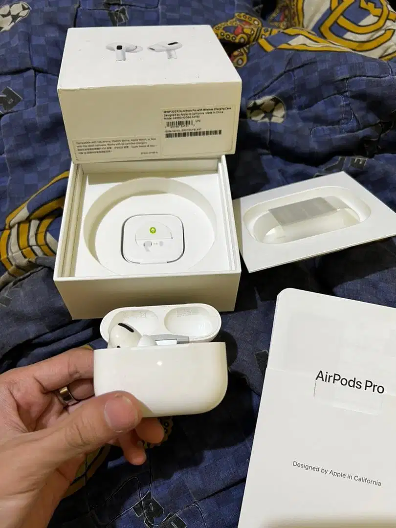 airpods pro original charging case like new minus dikit murah