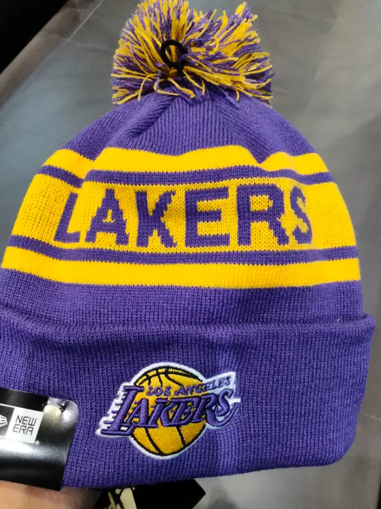 Topi beanie kupluk Los Angeles Lakers merk New Era ori