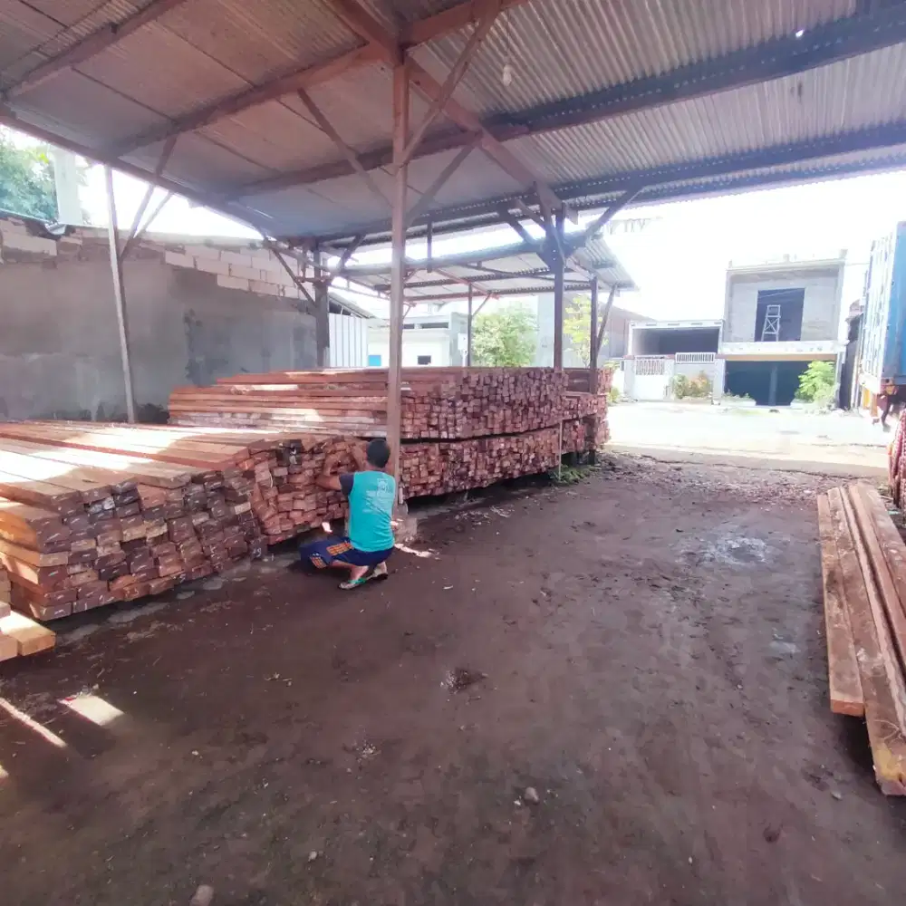 Usuk dan balok kayu glugu Sulawesi
