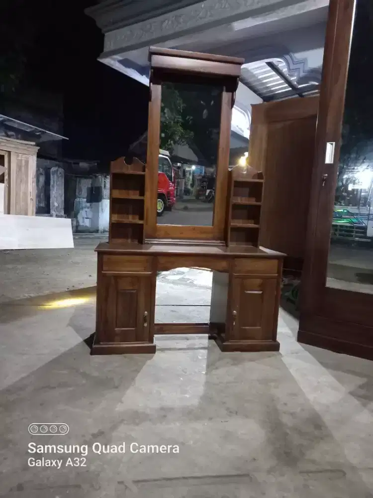 Meja Rias Minimalis Kayu Jati