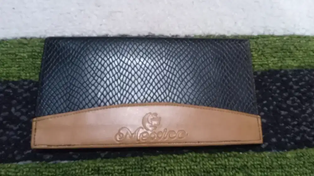 Sisa stok jualan di obral murmer