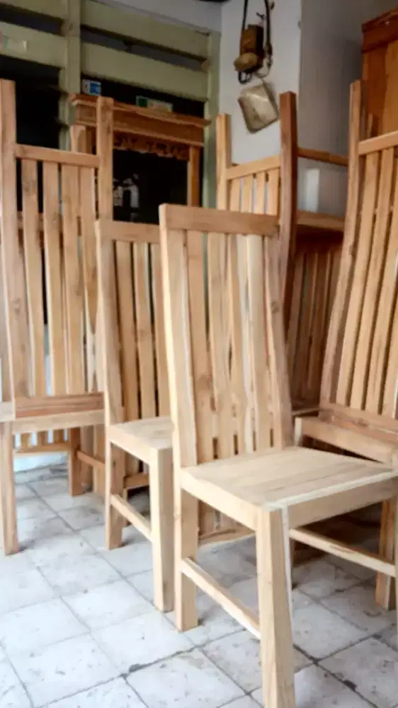 Kursi makan minimalis