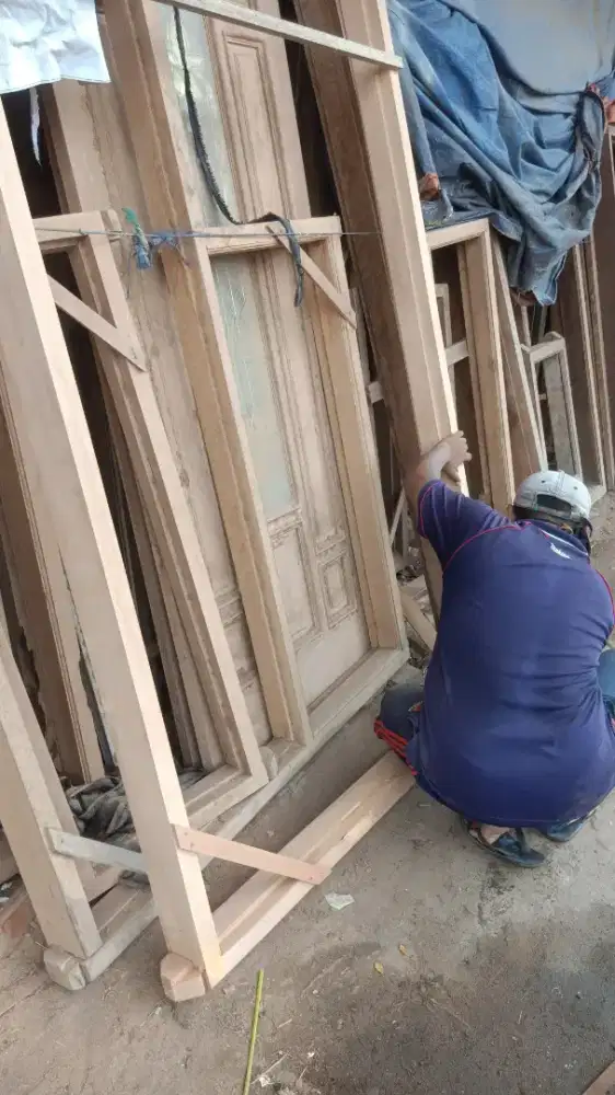 Pintu kusen jendela kayu bisa jasa pasang engsel kunci pintu