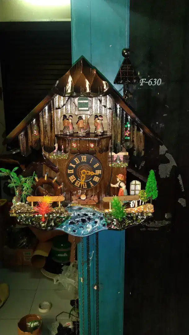 Jam Kikuk Antik Chalet Cuckoo Clock With Lamp