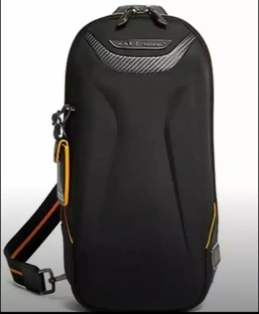 Thaoe Sky Slingbag Tumi