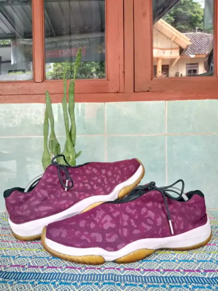 Jual sepatu Basket merk Jordan Retro Bourdeux maron size 45.5/29.5 cm