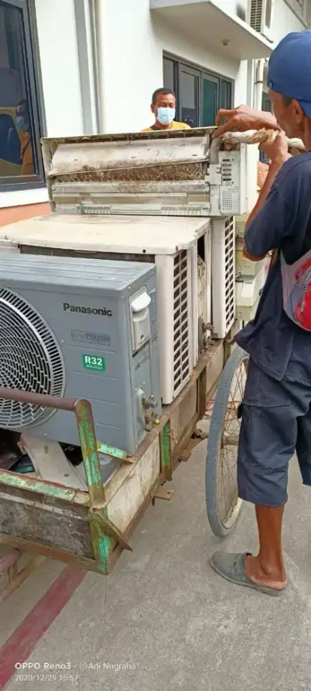 Trima AC bekas mati atau rongsok dan barang bekas lainya.