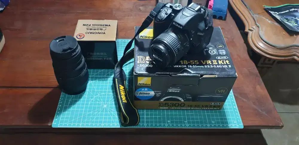 DSLR Nikon D5300 fullset like new (bonus 2 lensa)