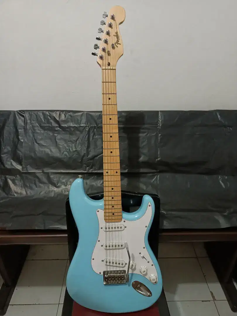 Electric Guitar merk Fender Tipe Stratocaster Tremolo SHCase Free2,5Jt