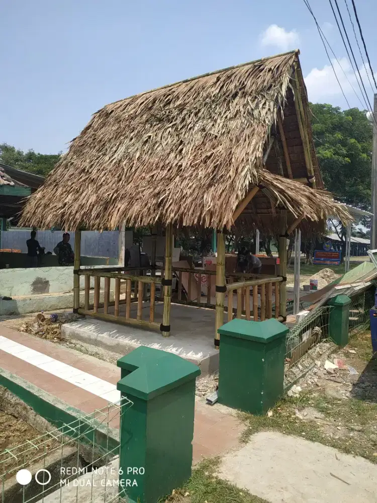 Gazebo saung bambu