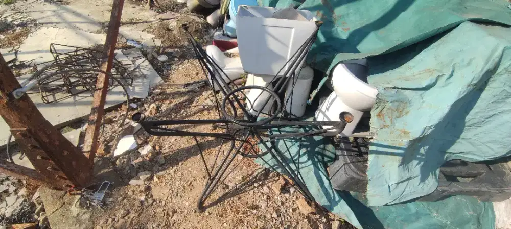 KAKI MEJA BESI KACA MASIH BAGUS