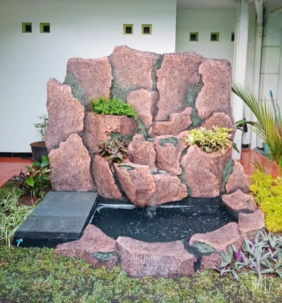 Kolam yang lagi musim