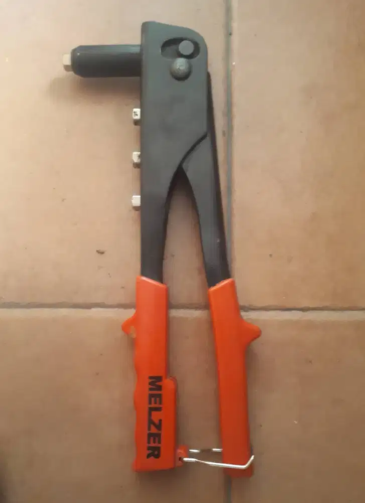 Hand riveter Melzer - RED (A-726C)