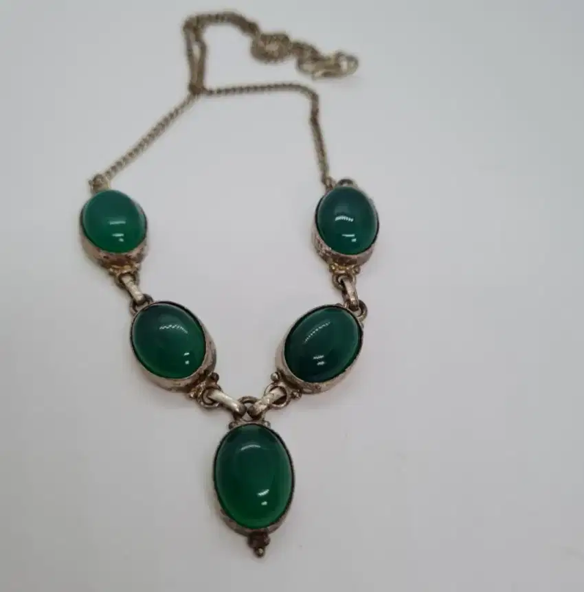 Vintage silver 925 necklace with jade stone.