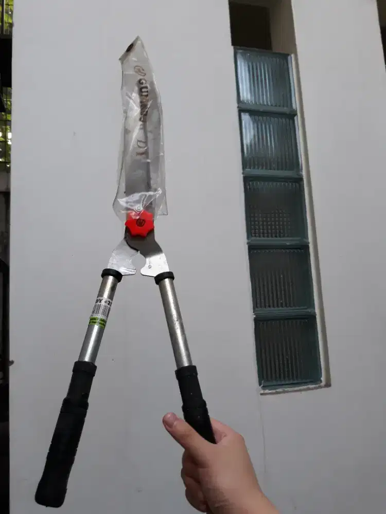 Gunting rumput Stainless. Anti karat. Bagus dan murah.