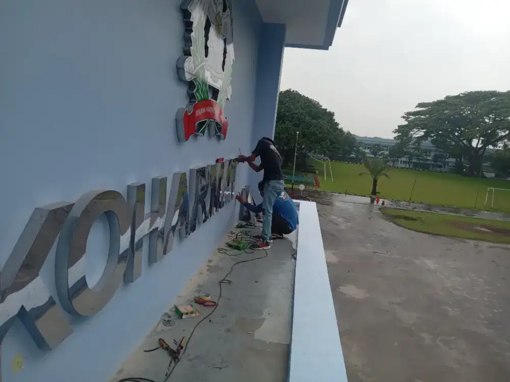 Huruf timbul stainless