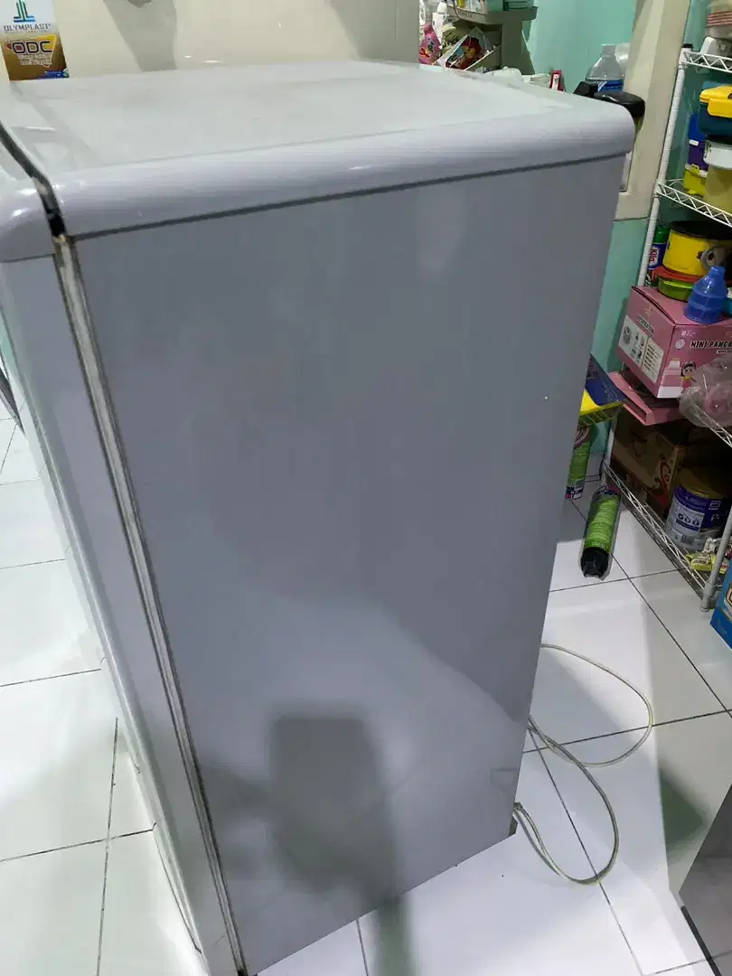 Toshiba Kulkas 1 Pintu.. JUAL CEPET AJA..