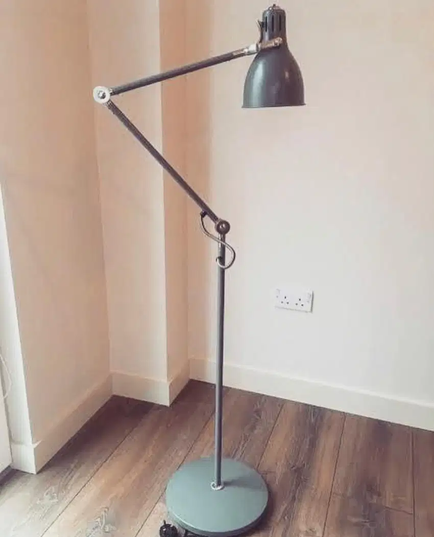 Jual bu ikea arod grey kondisi bagus like new lampu lantai