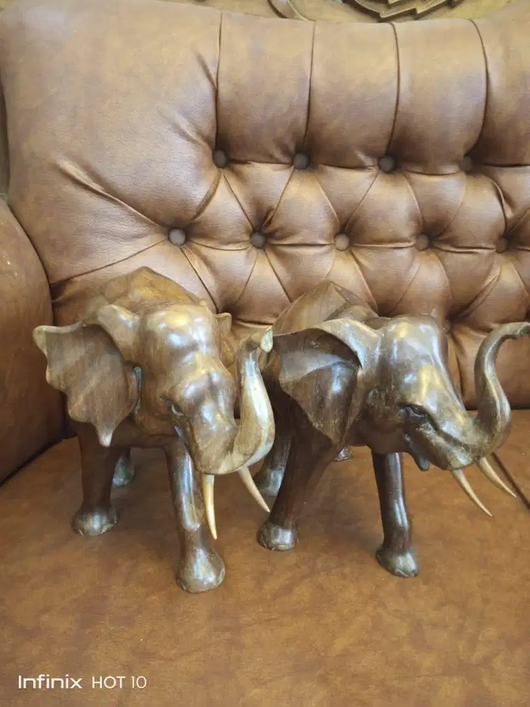 Patung Gajah kayu 2 buah