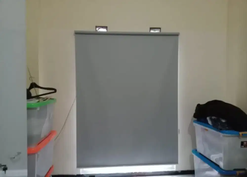 Roller tirai gulung jendela