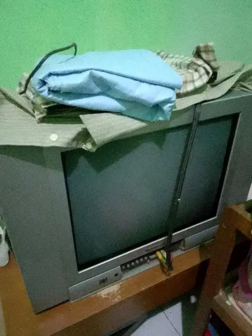 TV  22 inch panasonic
