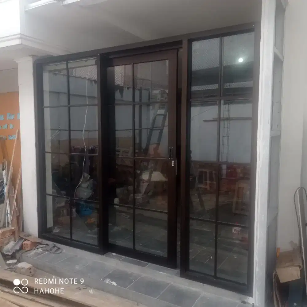 Partisi dan Pintu Geser Klasik Aluminium